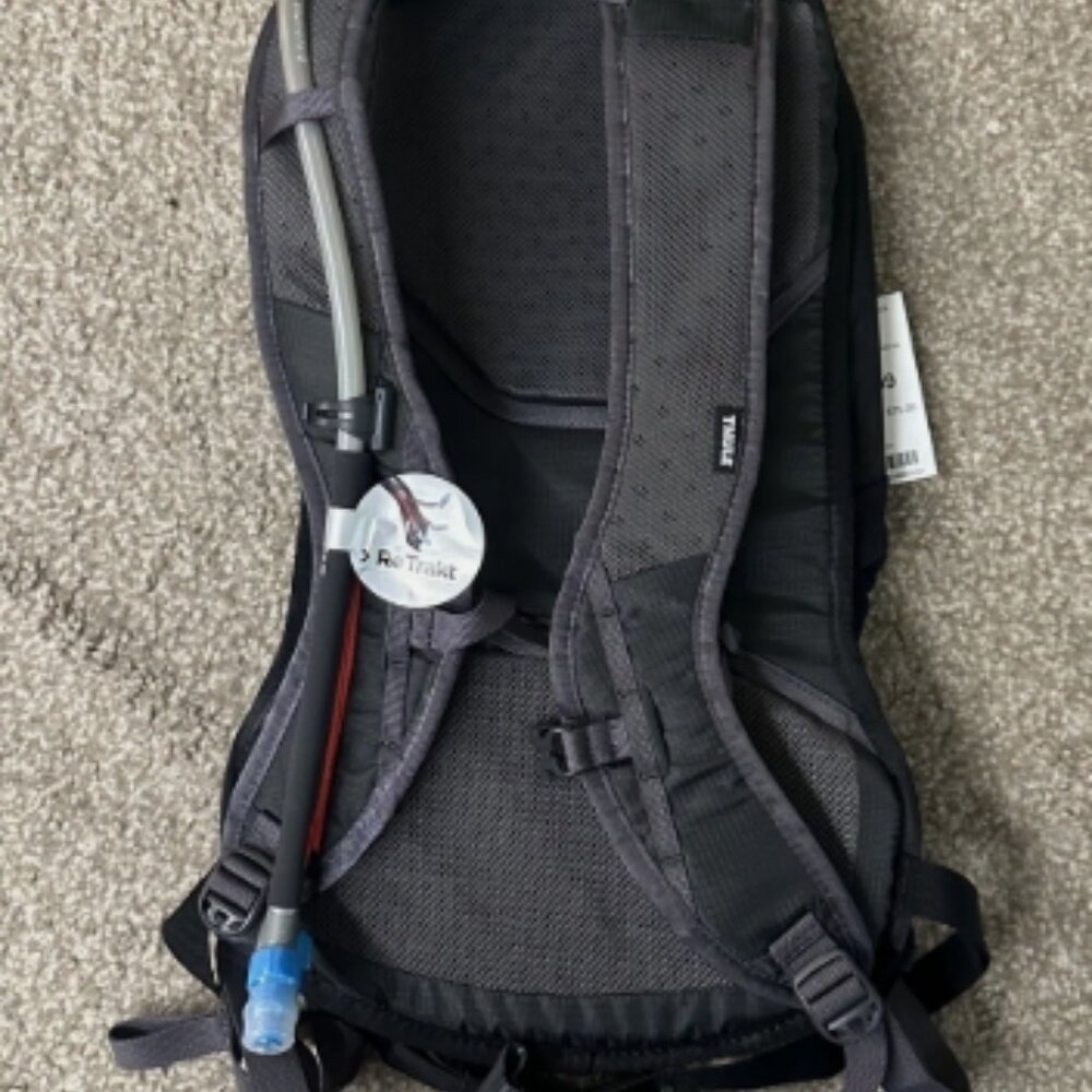 Thule UpTake 8 L Hydration Backpack - 84.5 oz. Reservoir, Black  NEW - Picture 4 of 12